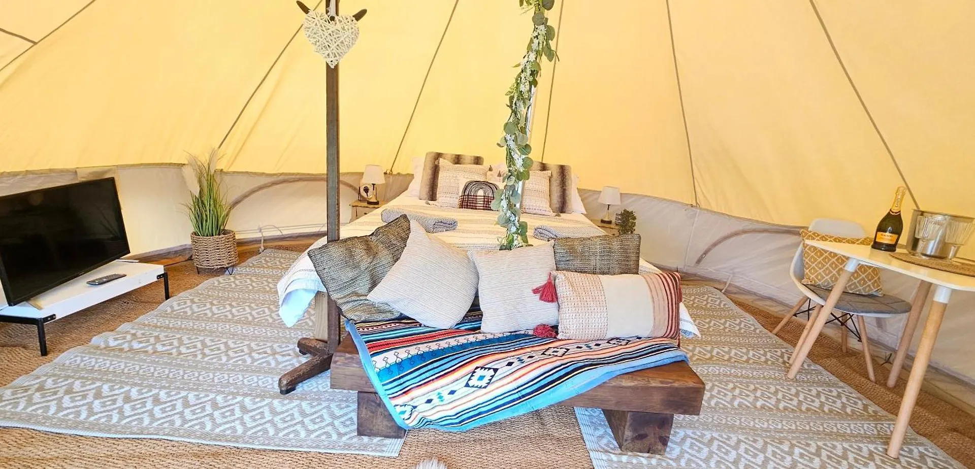 Luxury Bell Tent Glamping Near Yorkshire Wolds Pocklington 0*,  Royaume-Uni