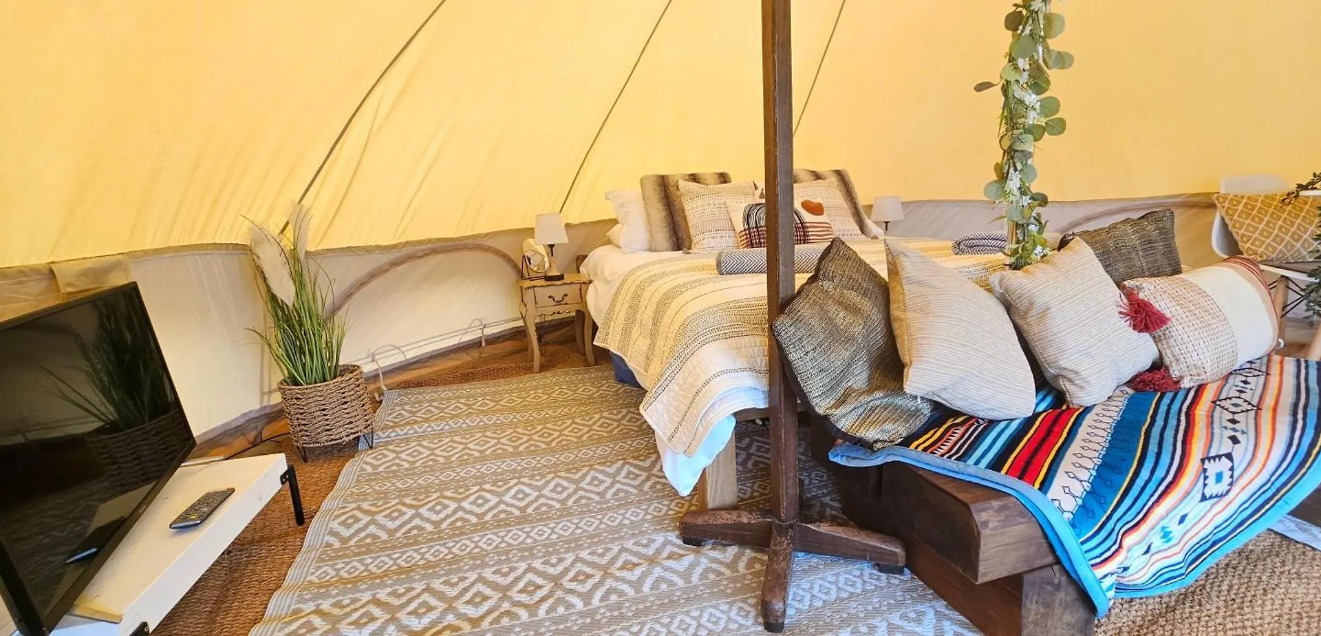 Tente de luxe Luxury Bell Tent Glamping Near Yorkshire Wolds Pocklington Royaume-Uni